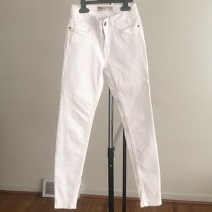 Zara white skinny mid rise denim pants.